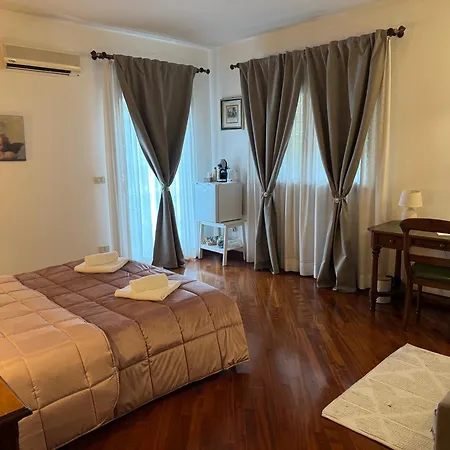 게스트하우스 Chiarelli House 3*